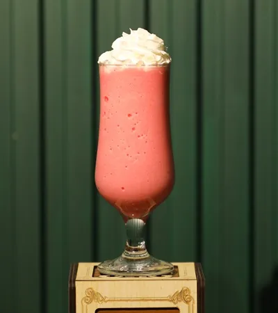 ÇİLEKLİ MİLKSHAKE